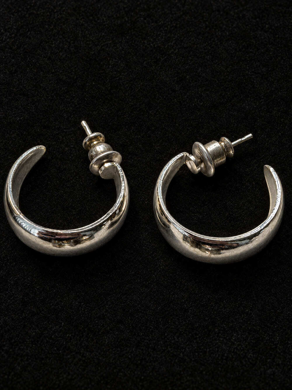 ⚜️ Silver-Tone Chunky Mini Hoop Earrings | Post & Butterfly Back 💗